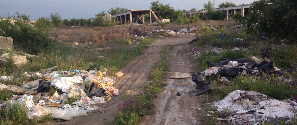 Свалка у аэродрома