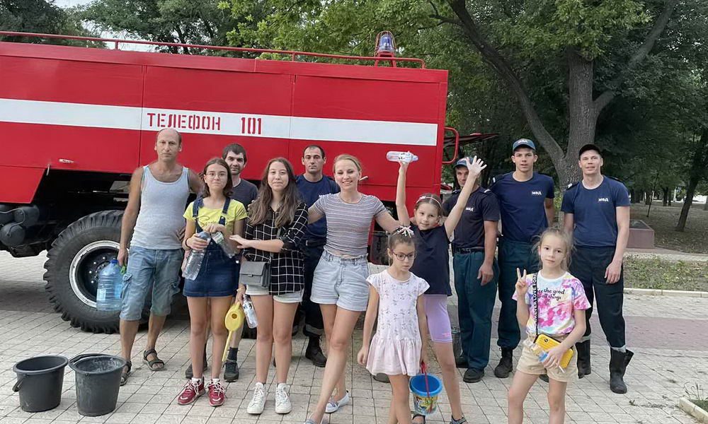 Полив саженце в Парке кирова 26.08.2022